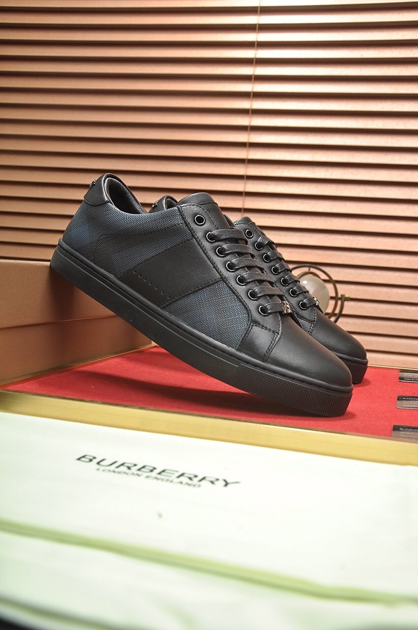 Burberry Panel Low-Top Sneakers